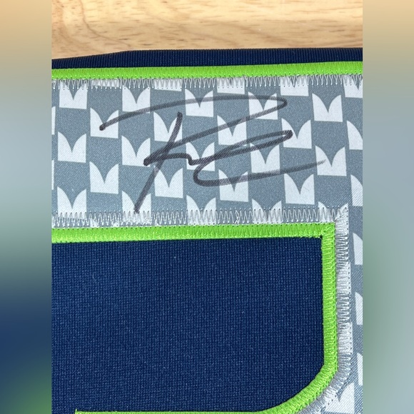 Russell Wilson Seattle Seahawks Signed Jersey 3 Nike Autograph NFL 44 Auto COA - Picture 5 of 16